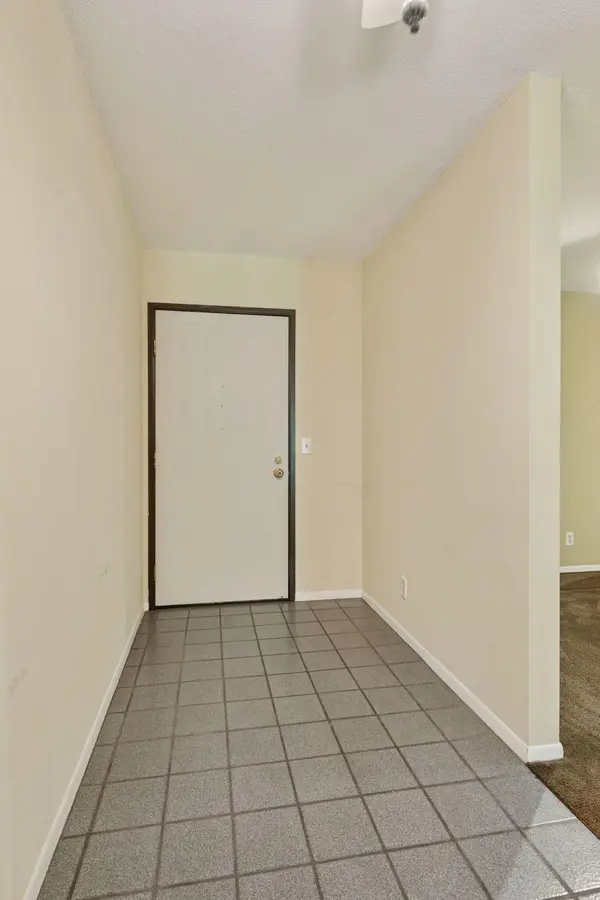 5697 Green Circle DR #316, Minnetonka, MN 55343