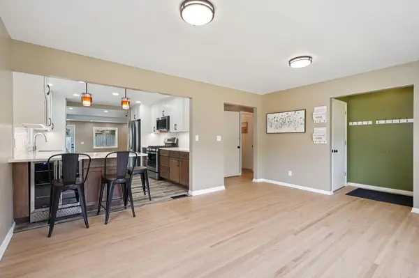 1406 Cambridge ST, Hopkins, MN 55343