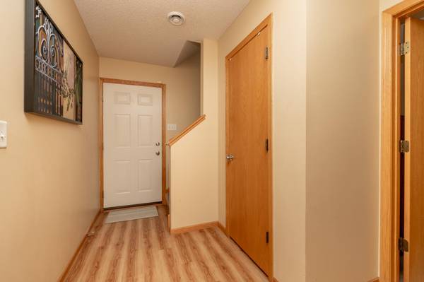 1017 E Orchard ST, Belle Plaine, MN 56011
