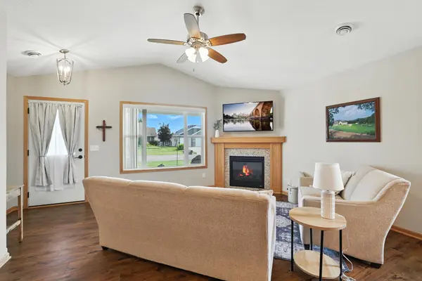 1389 Robert Creek Curve, Belle Plaine, MN 56011