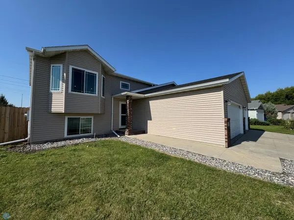 3527 Lincoln ST S, Fargo, ND 58104