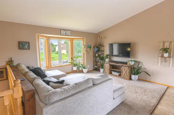 313 Arnica DR, Watertown, MN 55388