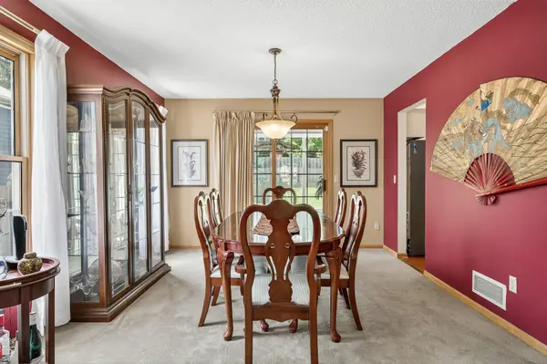 2136 Parkview LN, Woodbury, MN 55125