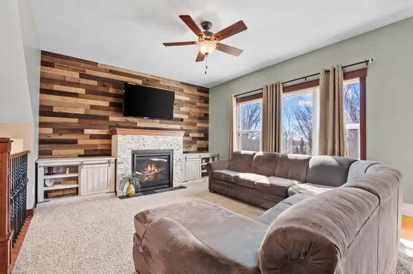 857 Oakmont LN, Waconia, MN 55387