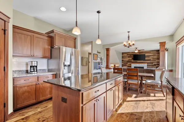 857 Oakmont LN, Waconia, MN 55387