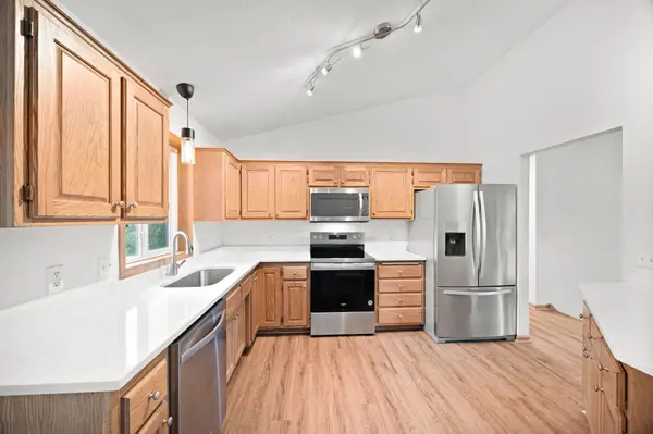 1719 Fountain LN, Waconia, MN 55387