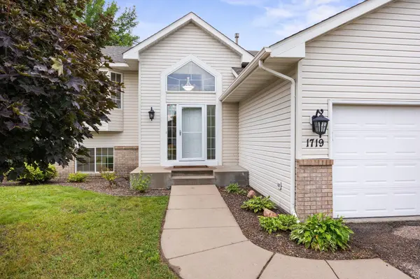 1719 Fountain LN, Waconia, MN 55387