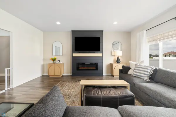 1030 Albert DR W, West Fargo, ND 58078