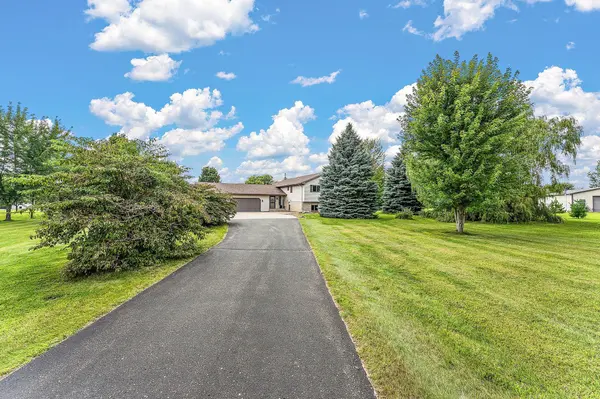 505 Little Orchard RD, Hudson, WI 54016