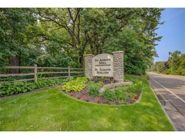 3020 Saint Albans Mill RD #215,  Minnetonka,  MN 55305