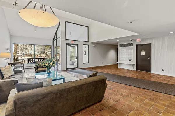 3020 Saint Albans Mill RD #215, Minnetonka, MN 55305