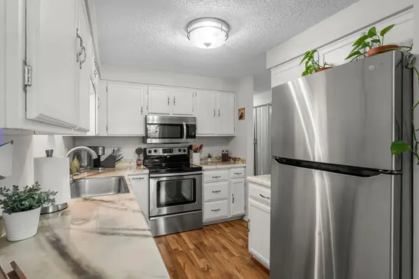 7803 Glenda CT,  Apple Valley,  MN 55124