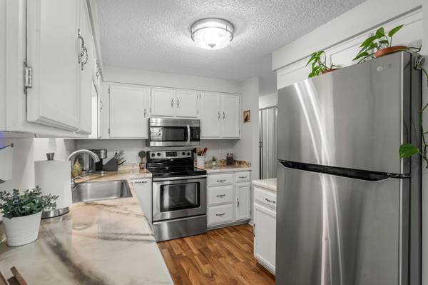 7803 Glenda CT,  Apple Valley,  MN 55124