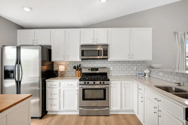 9609 Glacier RD, Minnetrista, MN 55375