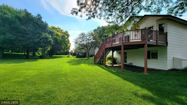 936 Bluff Pointe DR, Chaska, MN 55318