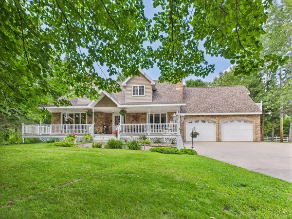 16714 Queens RD, Avon Twp, MN 56310