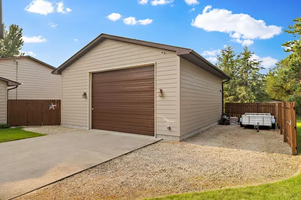 445 196th LN NE, East Bethel, MN 55011
