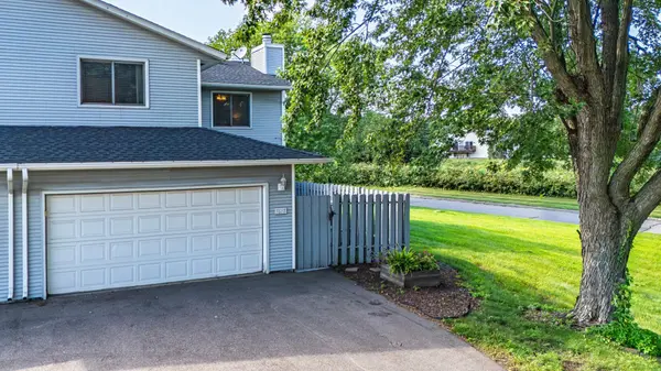 7618 Dunmore RD, Woodbury, MN 55125