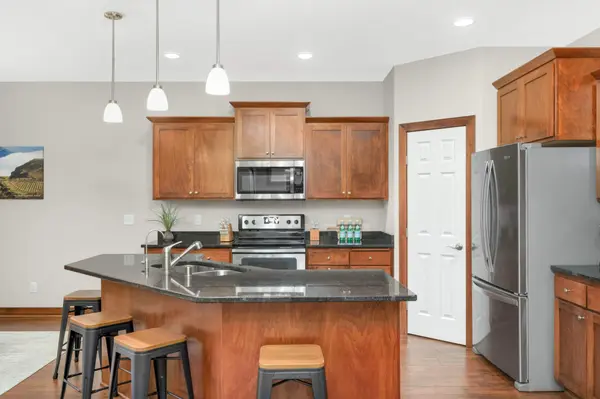 6101 Boulder Ridge DR, Rockford, MN 55373