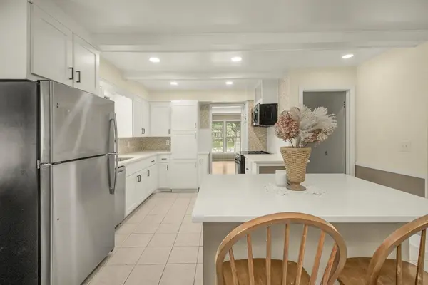 2687 Galtier ST, Roseville, MN 55113