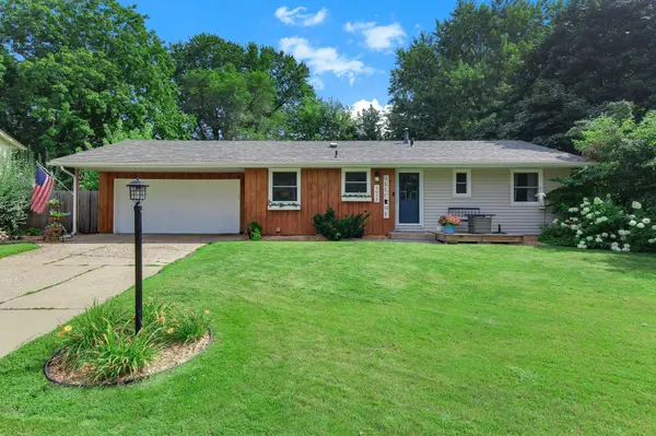 1015 Lowell DR, Apple Valley, MN 55124