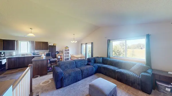 310 Pinto CIR, Braham, MN 55006