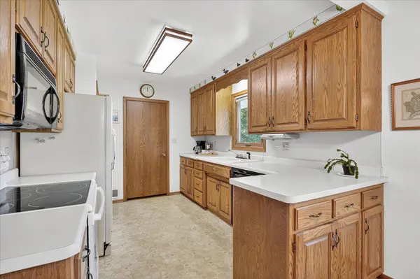 2821 Galtier ST, Roseville, MN 55113