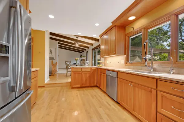 1833 Chatham TER, New Brighton, MN 55112