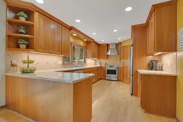 1833 Chatham TER,  New Brighton,  MN 55112