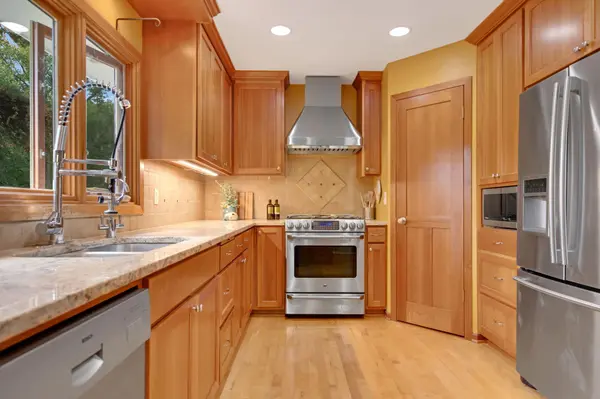 1833 Chatham TER, New Brighton, MN 55112