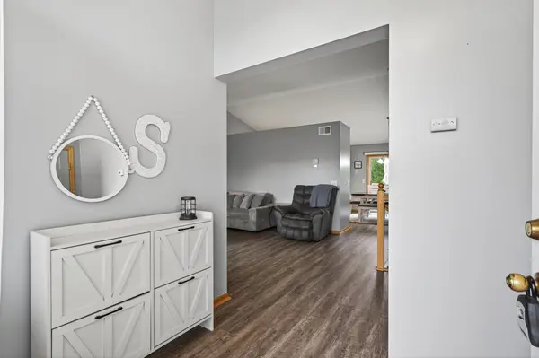 800 Beech LN S, Annandale, MN 55302