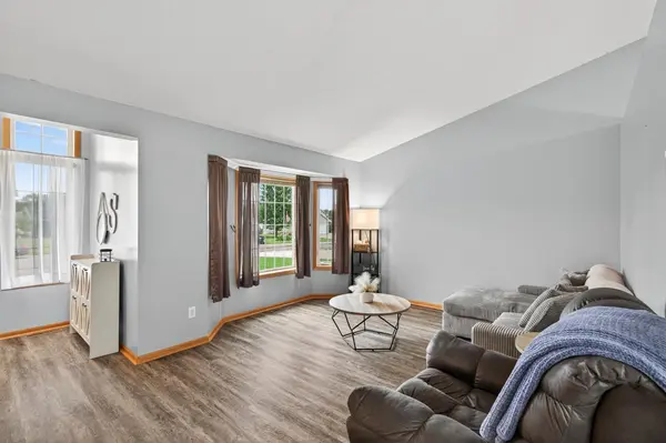 800 Beech LN S, Annandale, MN 55302