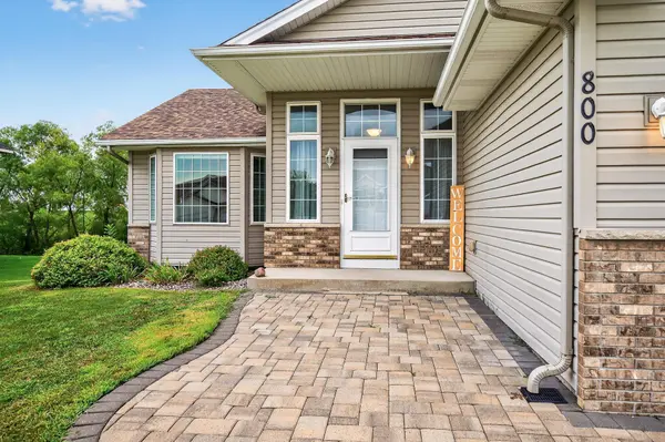 800 Beech LN S, Annandale, MN 55302