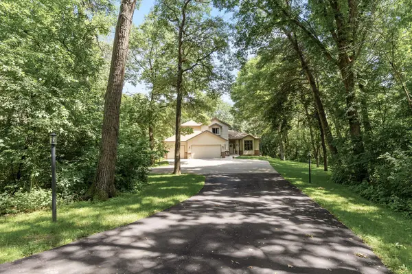 13756 Skyline CIR, Shakopee, MN 55379