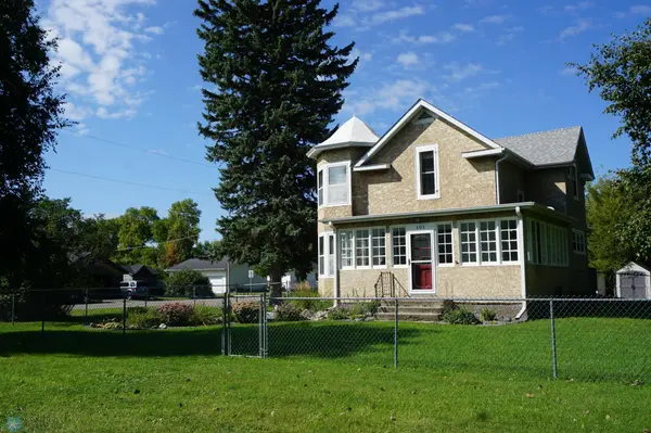 101 5th ST NW, Barnesville, MN 56514