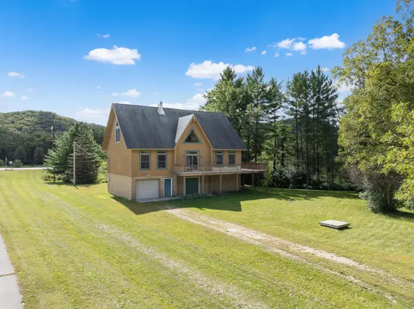 1185 Fairwater DR, Elba, MN 55910