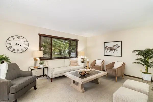 7006 Chaparral LN, Chanhassen, MN 55317