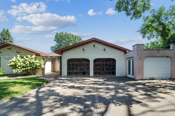 8409 Bayridge CIR, Bloomington, MN 55438