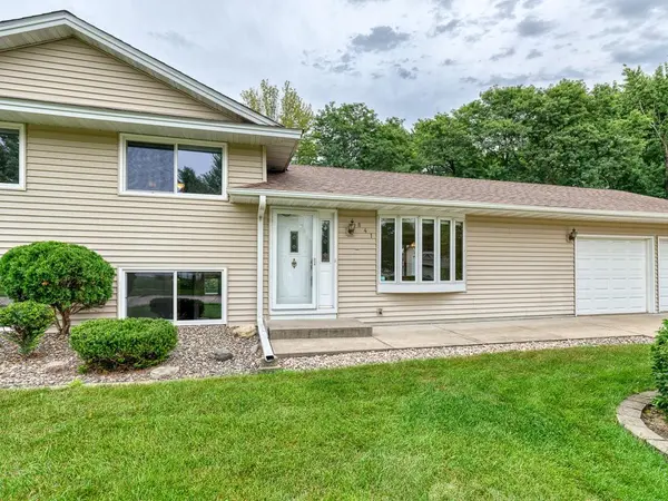 841 Cortland DR, Apple Valley, MN 55124