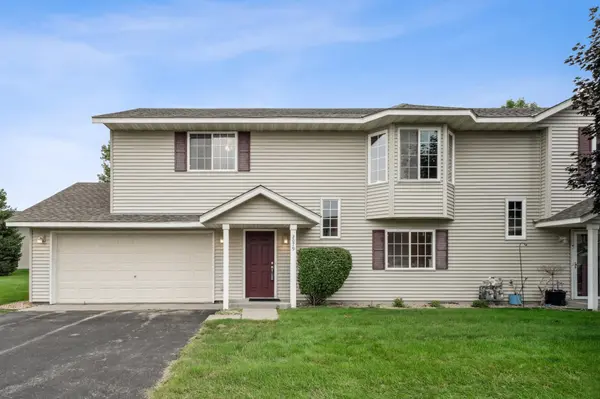 2079 Brittany CT, Shakopee, MN 55379