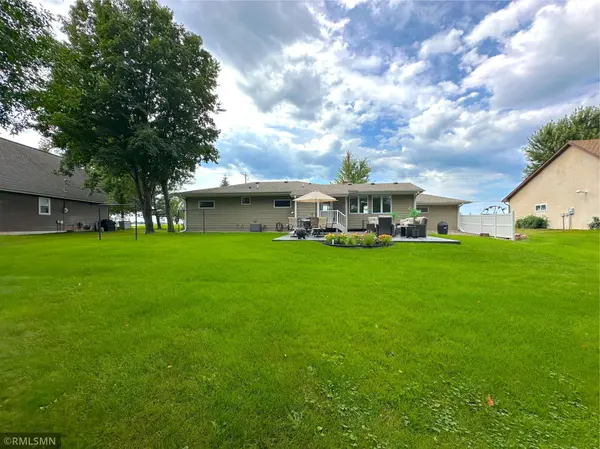 8158 State Highway 24 NW, Annandale, MN 55302