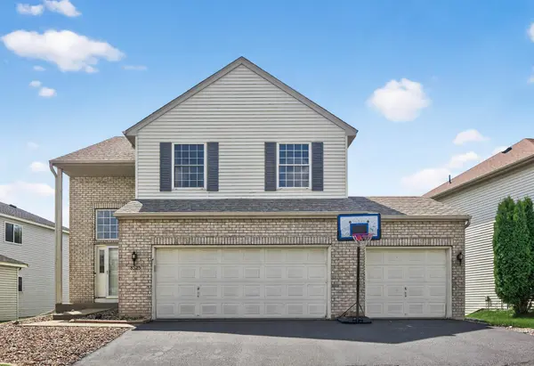 8525 Savanna Oaks LN, Woodbury, MN 55125