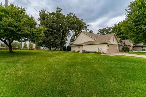 4915 Oaklawn LN NW, Rochester, MN 55901