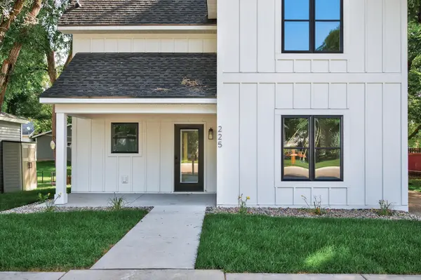 225 Cherry AVE N, Annandale, MN 55302
