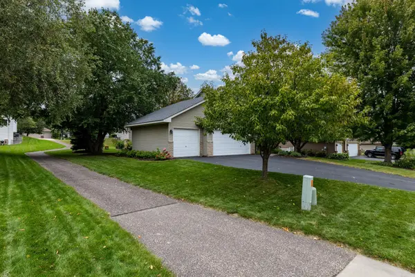 3442 Commonwealth AVE, Woodbury, MN 55125
