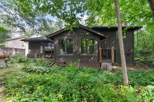9530 Risewood CIR, Eden Prairie, MN 55347