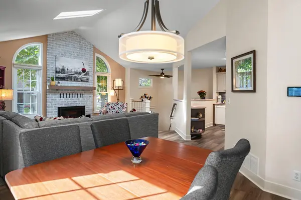 8868 Knollwood DR, Eden Prairie, MN 55347