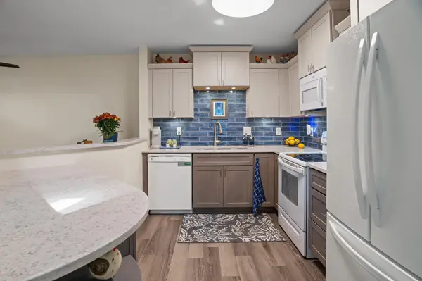 8868 Knollwood DR, Eden Prairie, MN 55347