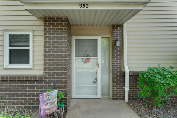 952 E Travelers TRL #50, Burnsville, MN 55337
