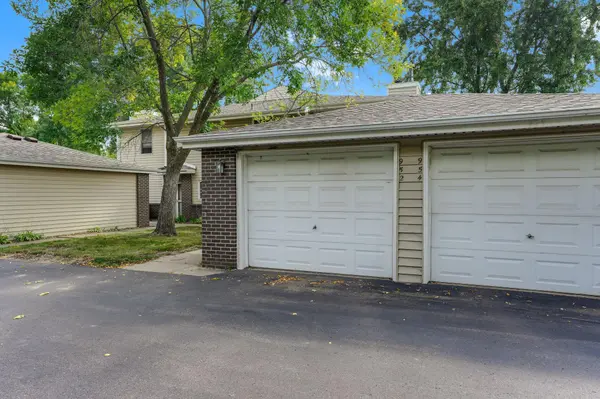 952 E Travelers TRL #50, Burnsville, MN 55337